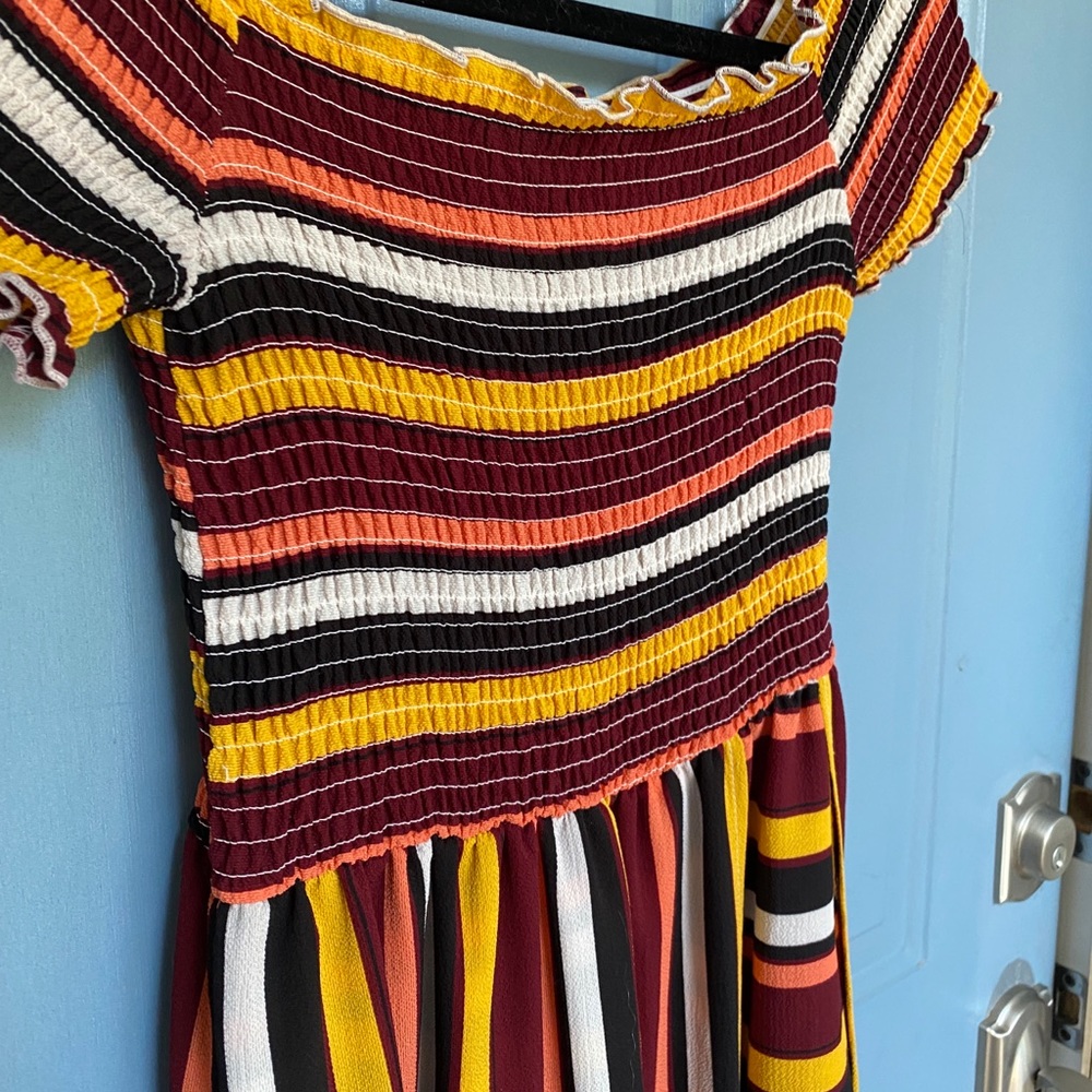 Patterned Dress - Picture 3 of 5